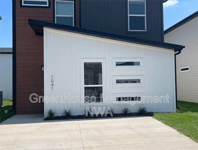 Bentonville House: 1041 Ventnor Ave