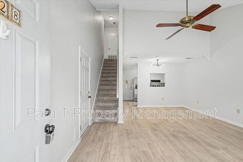 Savannah Townhome: 128 Fox Chase Road