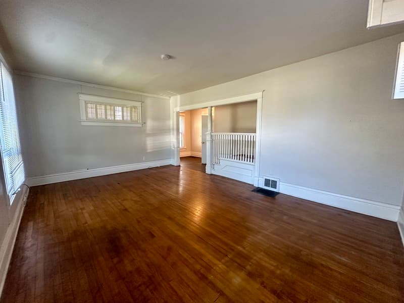 Cedar Rapids House: 1555 Park Ave SE