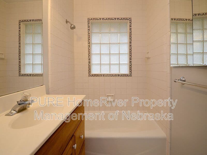 Omaha House: 3333 S 82nd St