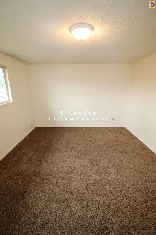 Oregon City Condo: 581 Holmes Lane