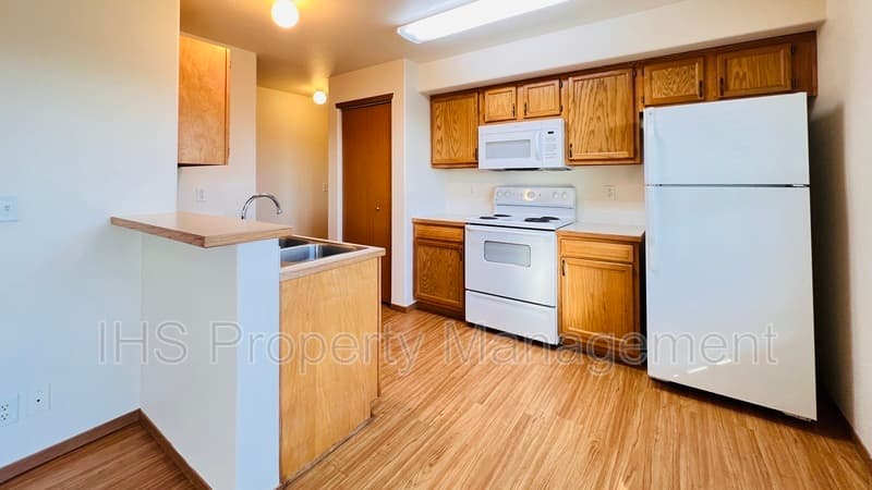 Pasco Condo: 6305 Chapel Hill Blvd