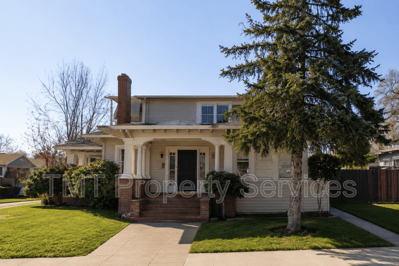 Stockton House: San Jose St / Magnolia St Duplex