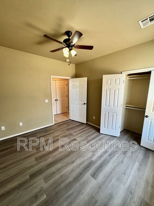 Mustang Condo: 157 Bison Court Way
