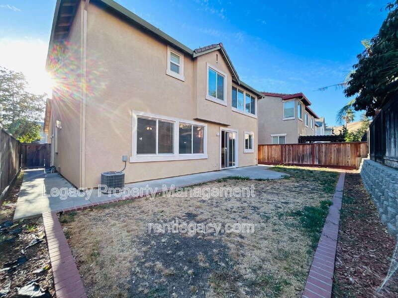Fairfield House: 5085 Lockie Ln