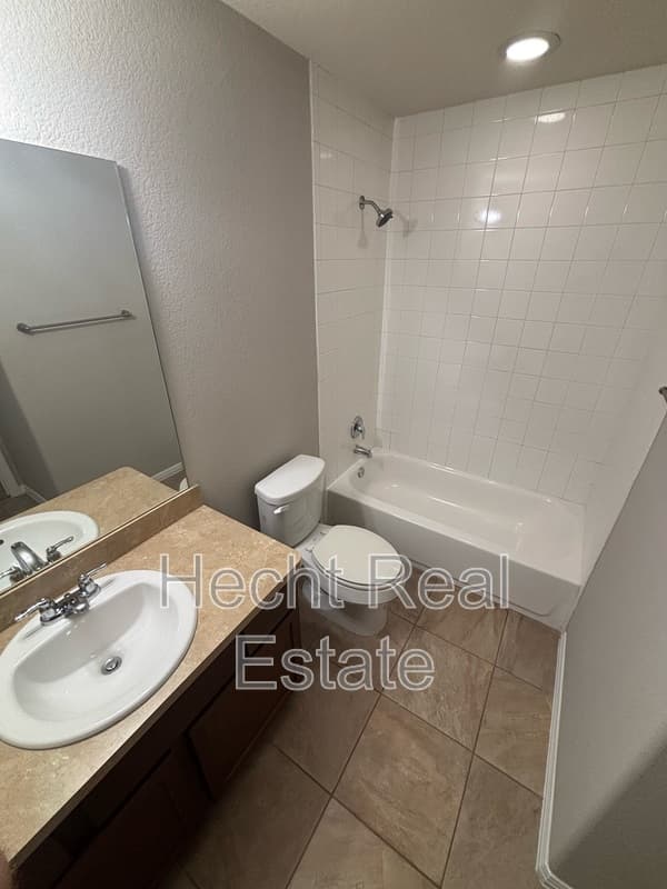 Liberty Hill Condo: 354 Carl Shipp - B