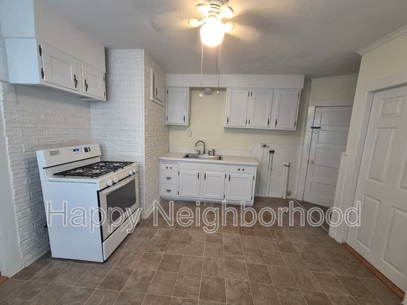Middletown House: 209 Pearl StreetUnit 2