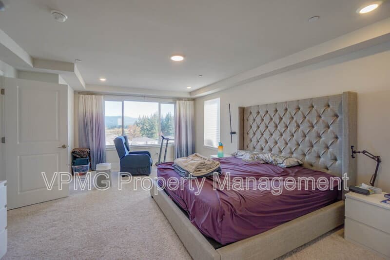 Washougal House: 359 W Koa St