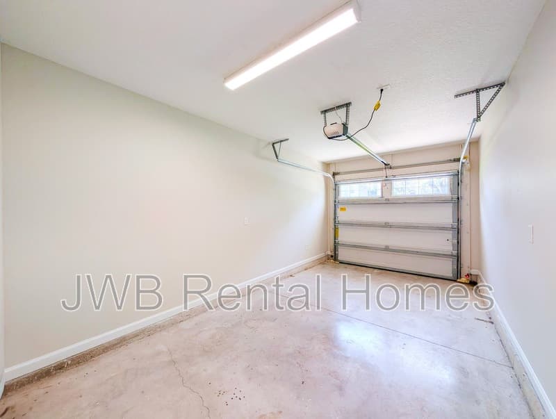 Jacksonville House: 8813 Cocoa Ave