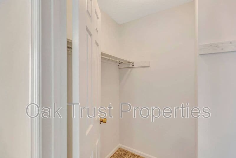 Summerville Townhome: 593 Travelers Blvd