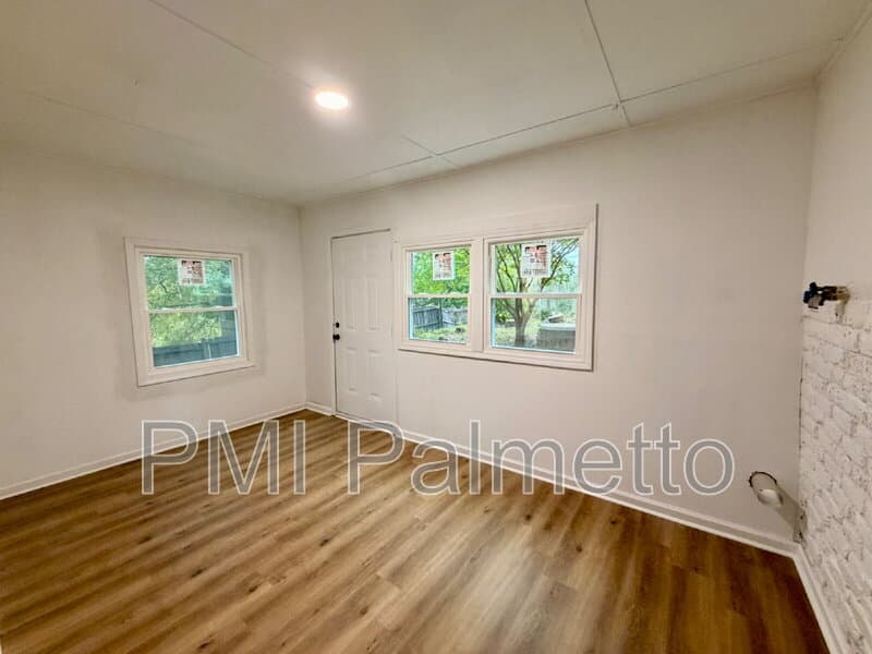 Columbia House: 7348 Parkview Drive