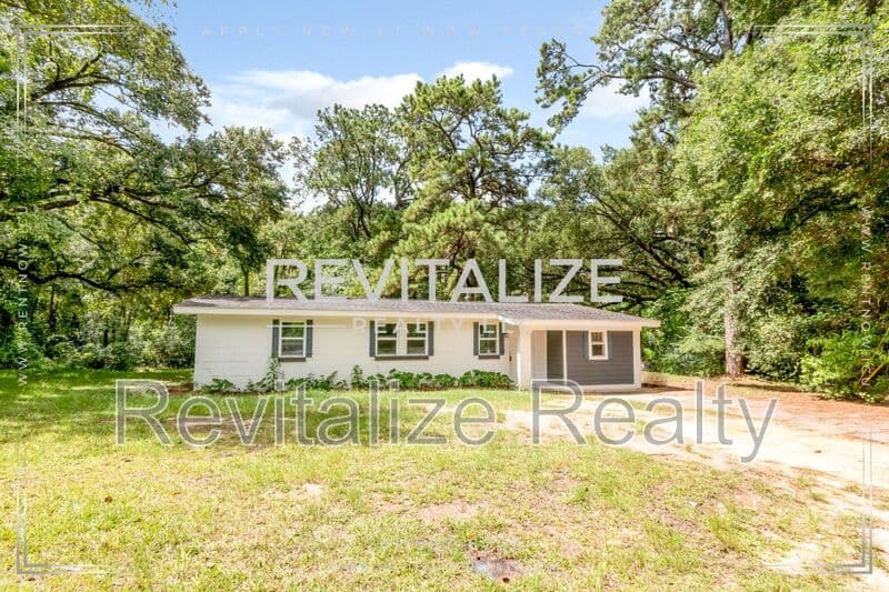 Mobile House: 2365 Sybel Drive