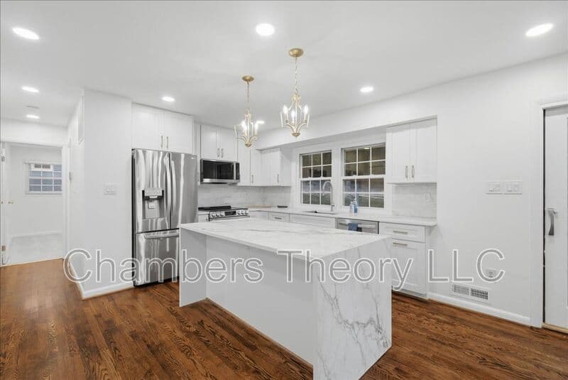 Springfield House: 7838 Brompton St