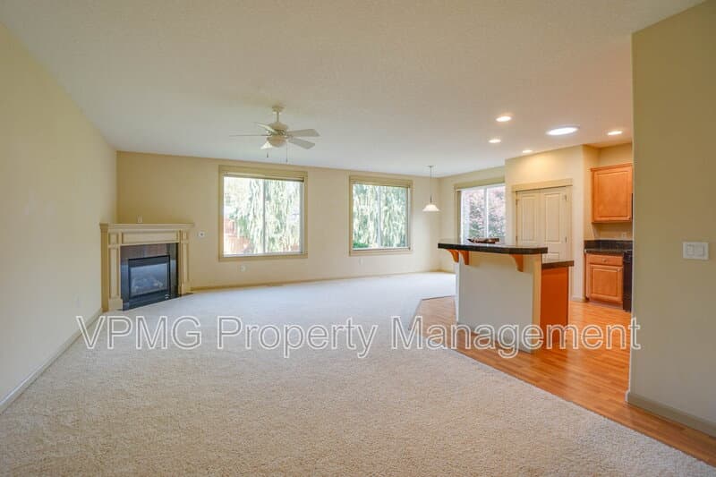 Vancouver House: 10206 Northeast 102nd Street