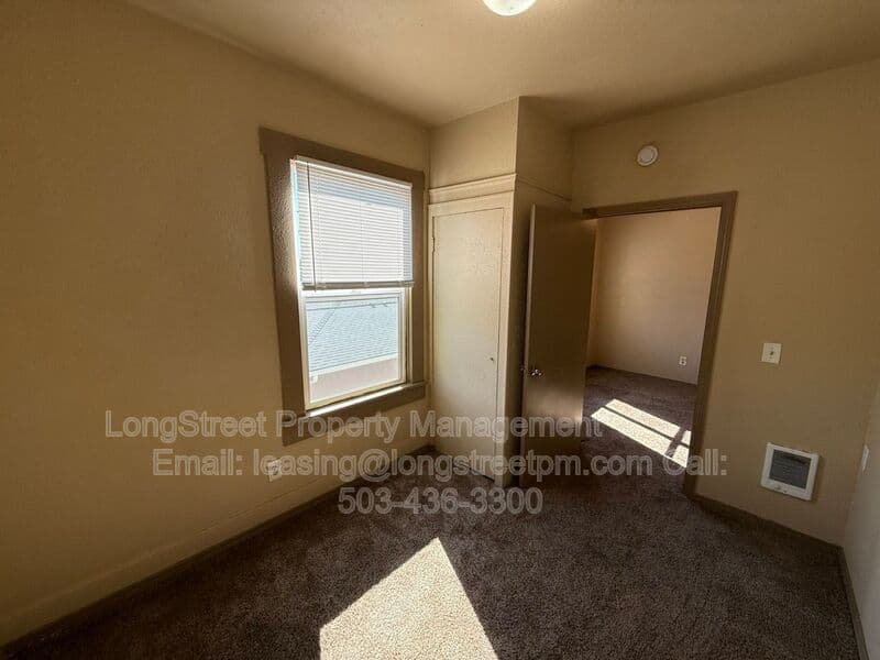 Albany House: 417 SE Lyon St