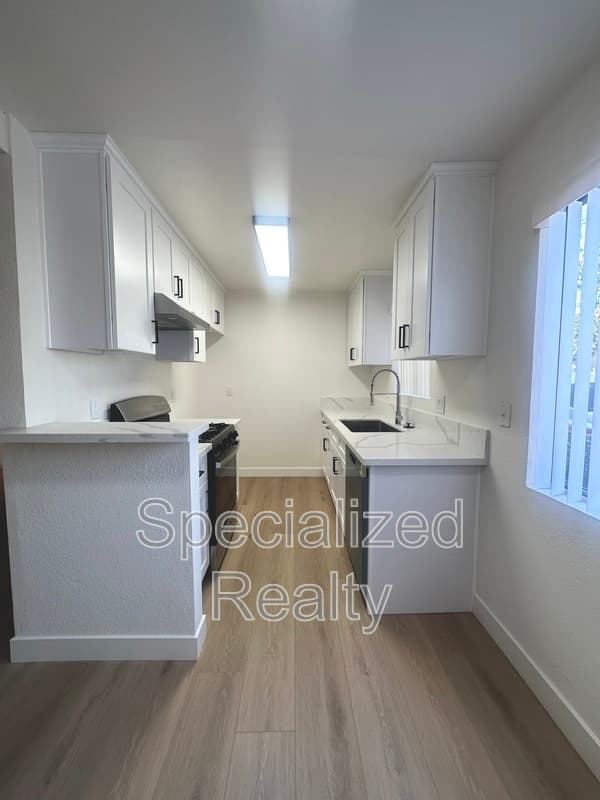 Van Nuys Condo: 14718 Sylvan Street