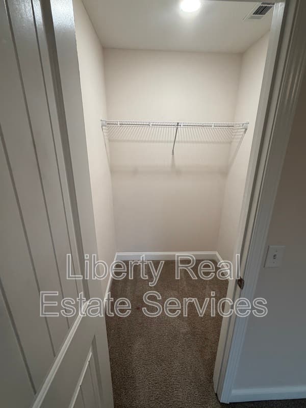 Hinesville House: 224 Whipple Ave