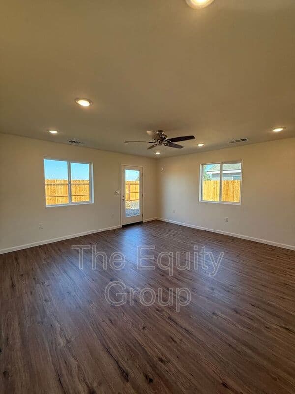 Visalia House: 30643 Marigold Road