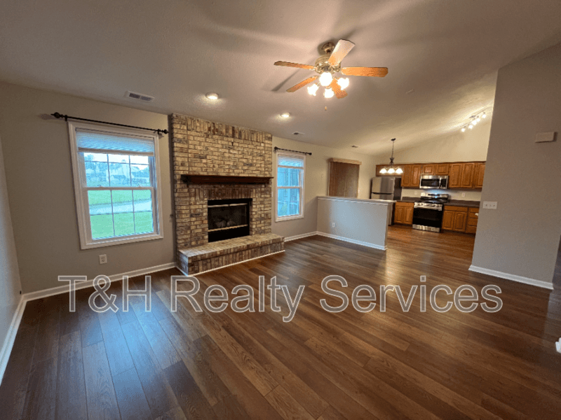 Mooresville House: 249 Pineview Drive