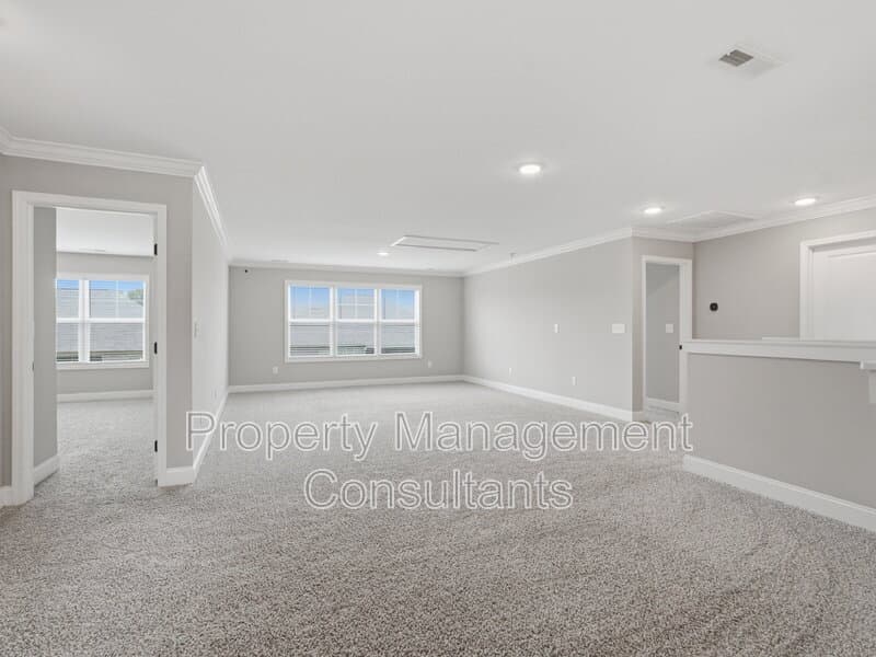 Athens House: 14735 Commonwealth Drive
