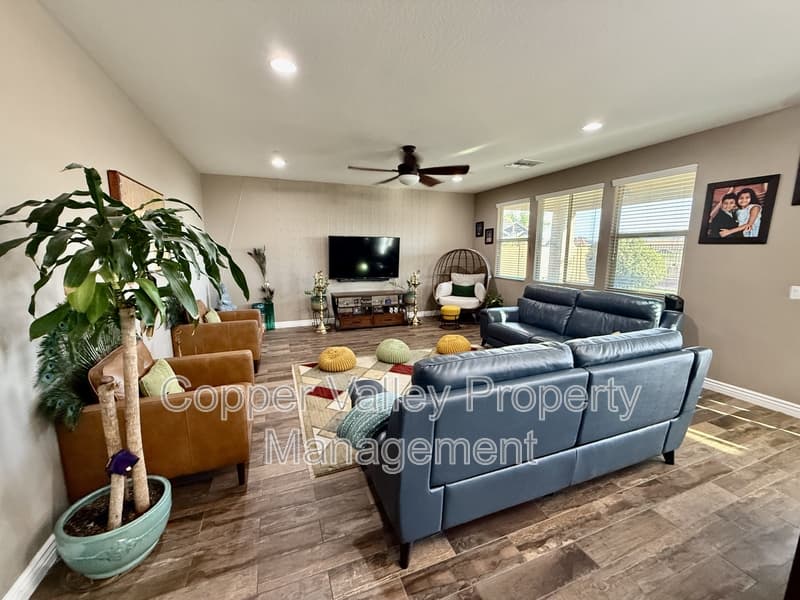 Peoria House: 7957 West Quail Track Drive
