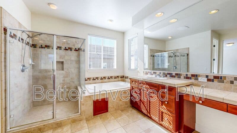 Santa Rosa House: 1363 Gordon Ln