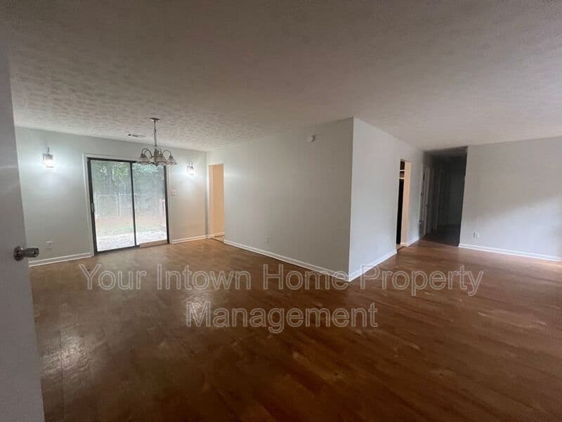 Decatur House: 4454 Blackbirch Lane