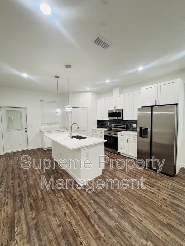 New Port Richey House: 6065 Vermont Avenue