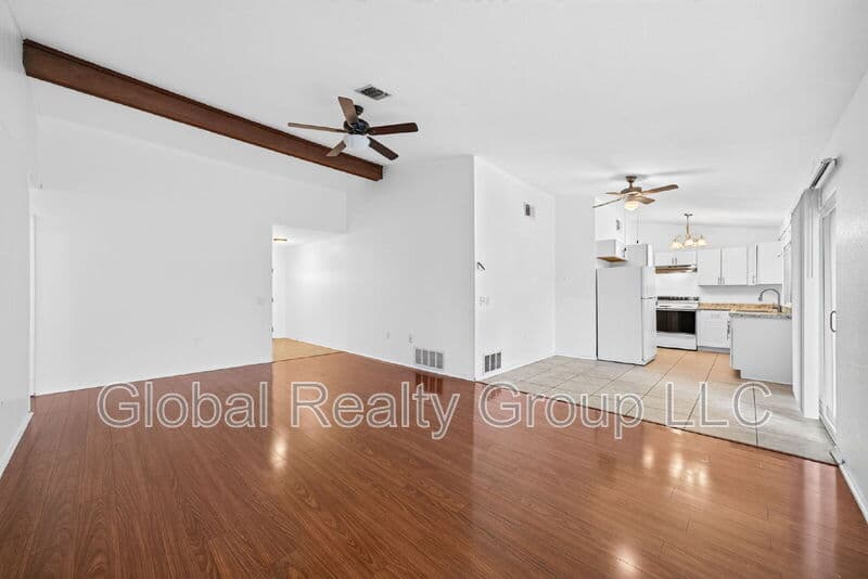 Live Oak House: 7713 Narrow Pass St