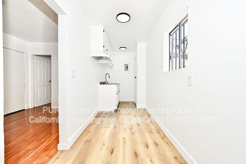 Los Angeles House: 1135 E 67Th St.