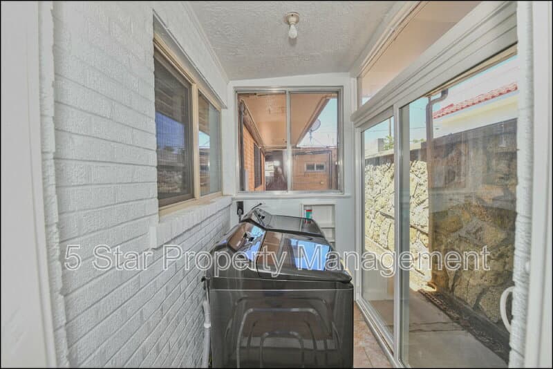 El Paso House: 3030 Aurora Avenue