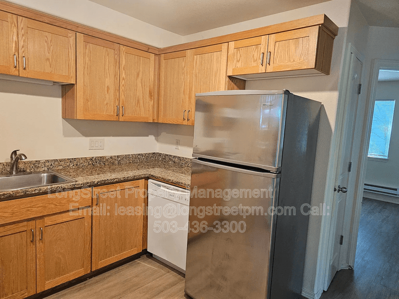 Portland Apartment: 300 SE 148th Ave