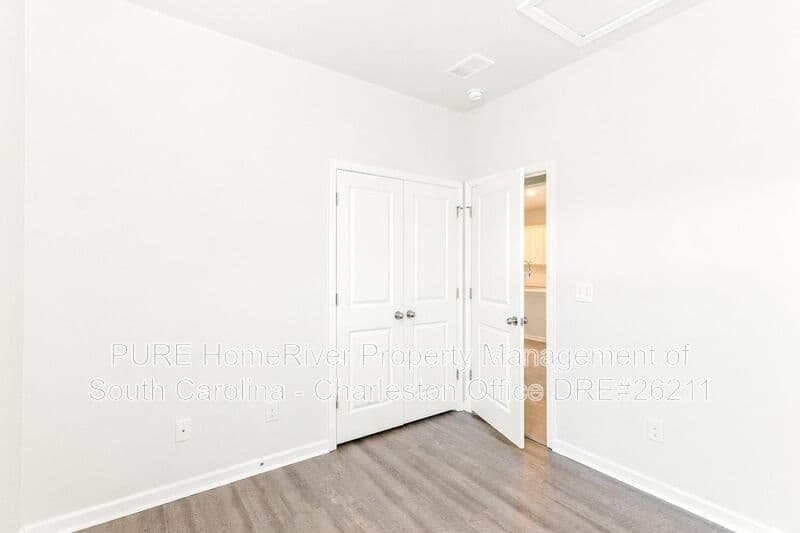 Goose Creek House: 105 Sequoia Ln