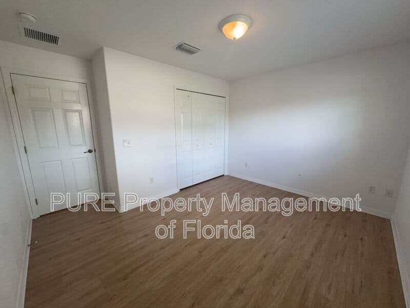 Ocala House: 15939 SW 14th Avenue Rd