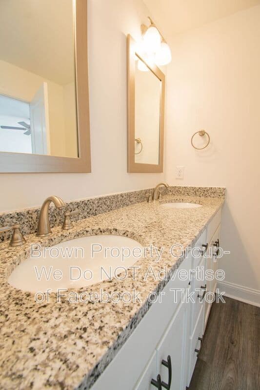 Raeford House: 157 Easy St