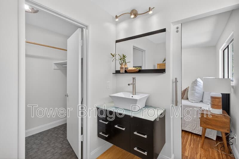 Fair Oaks House: 3937 Orangewood Dr