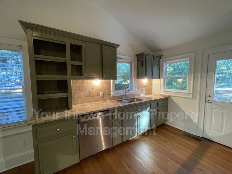 Atlanta House: 82 Rogers Street SE
