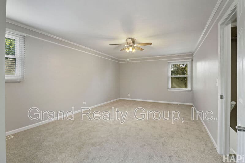 Vernon Hills House: 507 Exeter Place