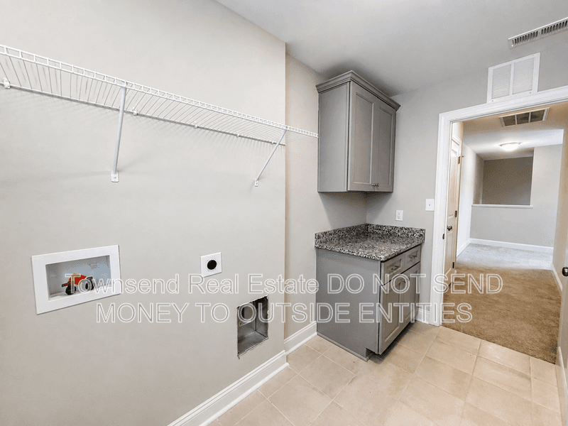 Fayetteville House: 3358 Scotscraig Rd.