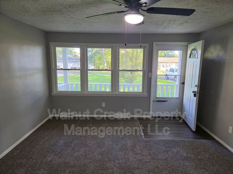 Elyria Condo: 41547 Elmwood St