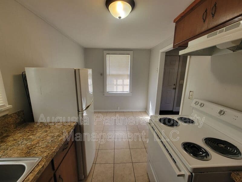 Augusta Condo: 1951 Barnes Rd