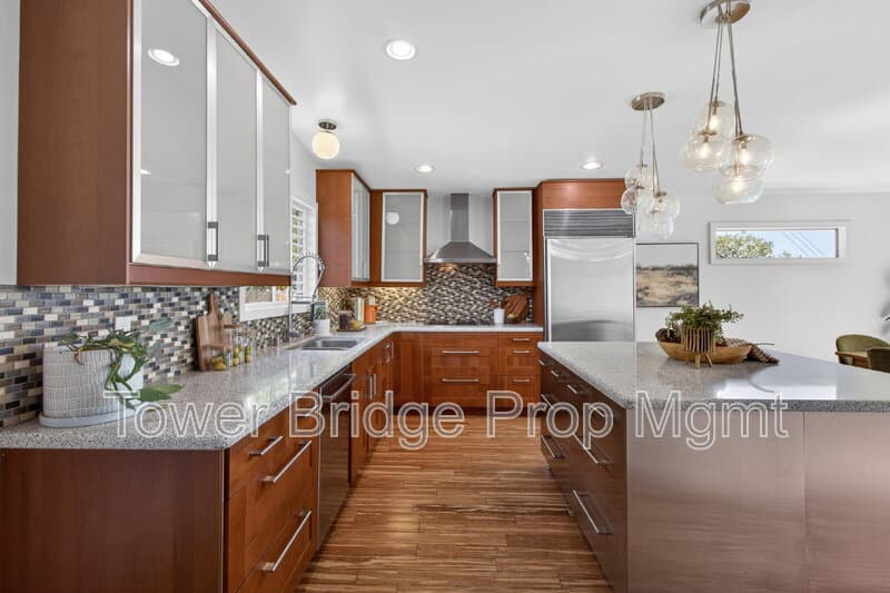 Fair Oaks House: 3937 Orangewood Dr