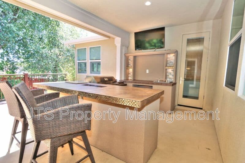 Fair Oaks House: 4988 Amina Fair Way
