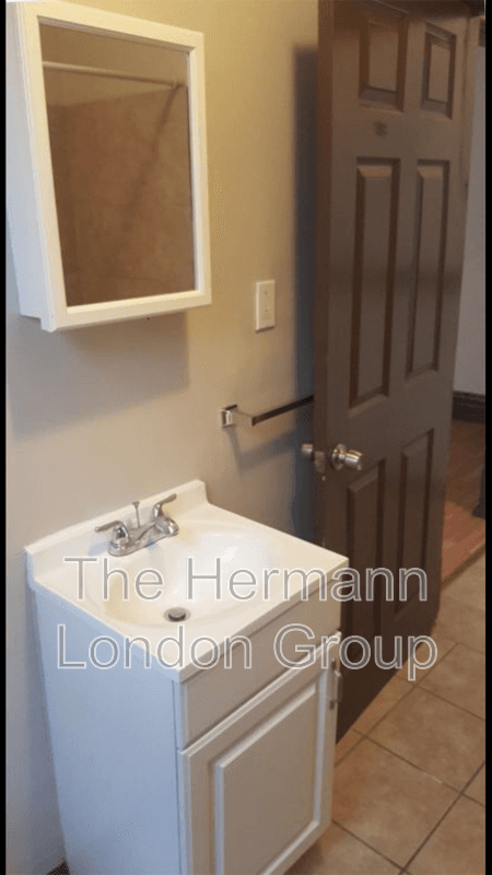 Saint Louis Condo: 4242 Dewey Ave