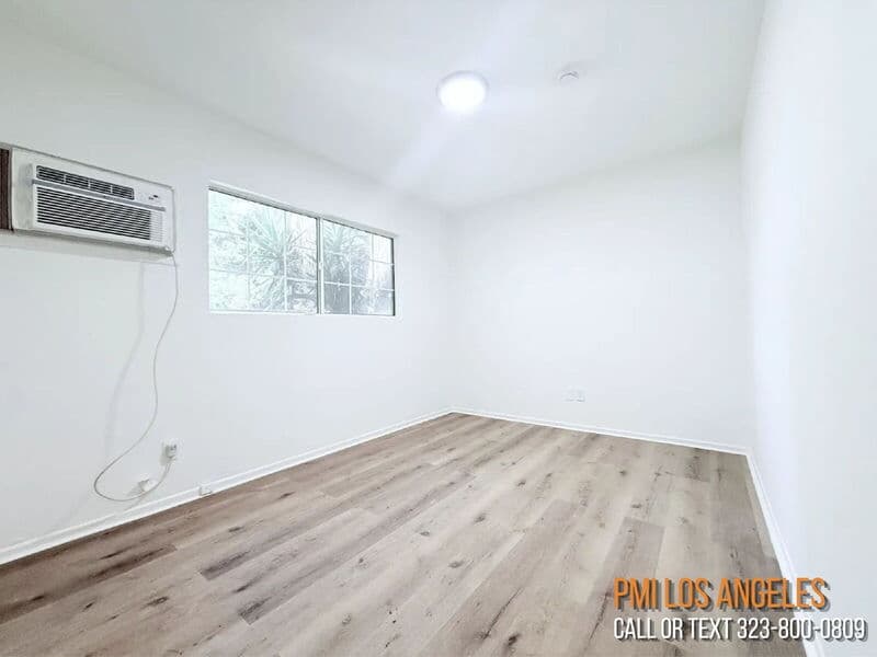 North Hollywood Condo: 10565 Camarillo St