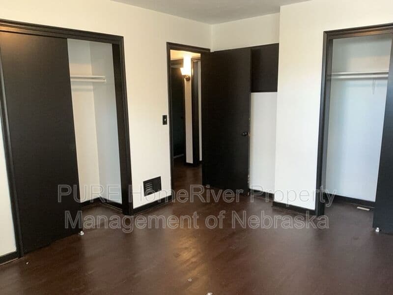 Omaha House: 5236 Ames Ave