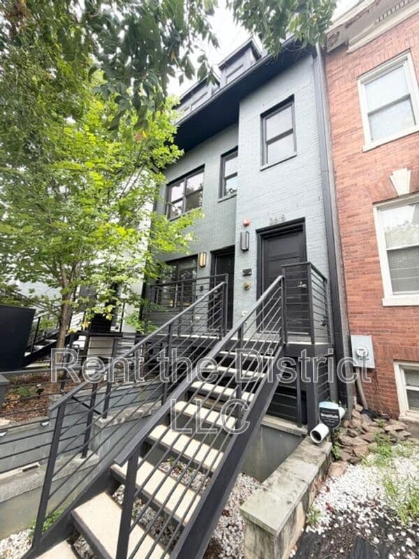 Washington Condo: 2615 University Place NW