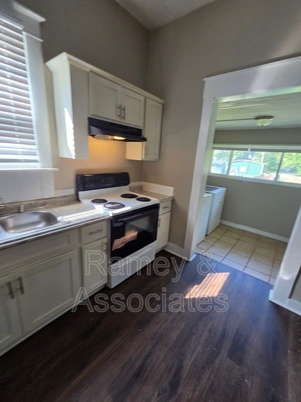 Louisville House: 4106 S 2nd Street