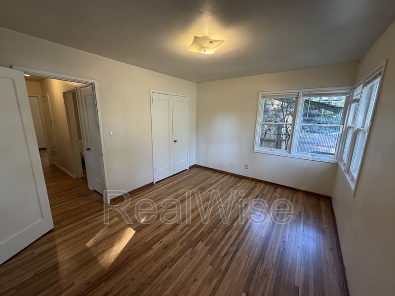 Grants Pass House: 1324 NW Washington Blvd