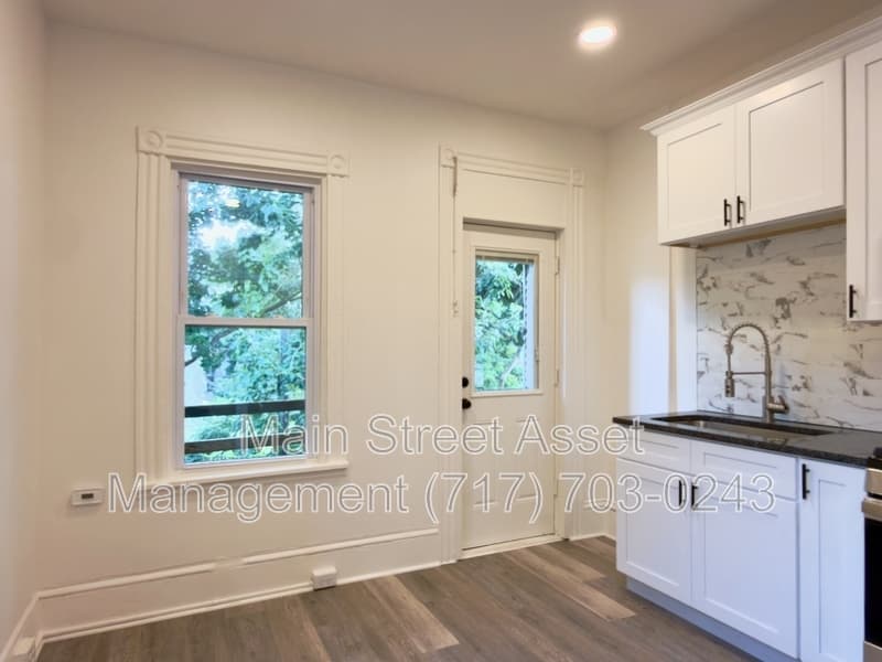 Lancaster Condo: 15 S Ann